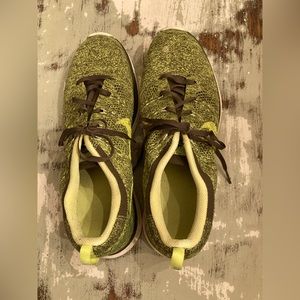 Men’s NIKE Flyknit Athletic shoes size 12.